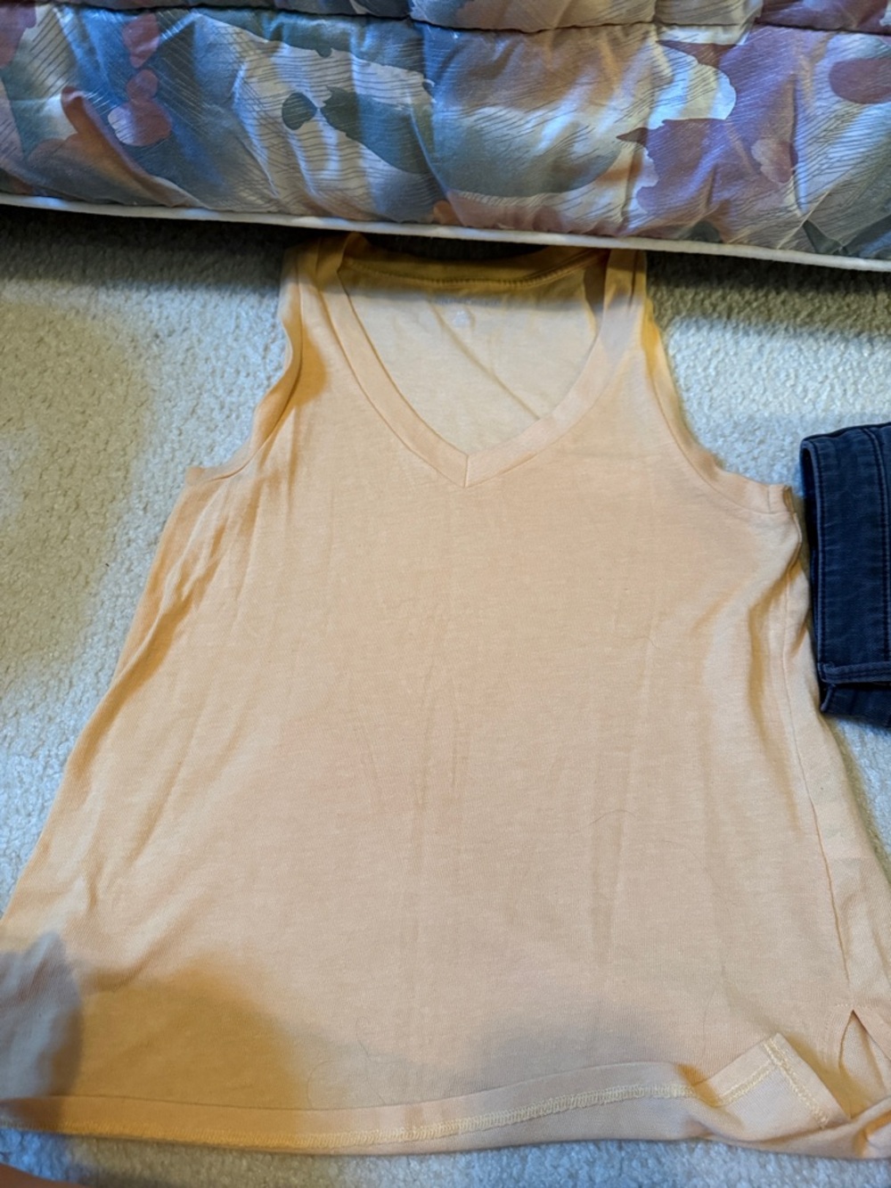 American Eagle Outfitters Peach V-Neck Sleeveless Tank